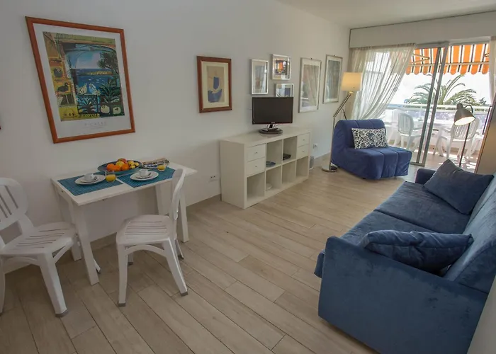 Rénové Face Avec Terrasse, Clim, Wifi Et Proche Commodités à - Fr-1-196-167 * Menton